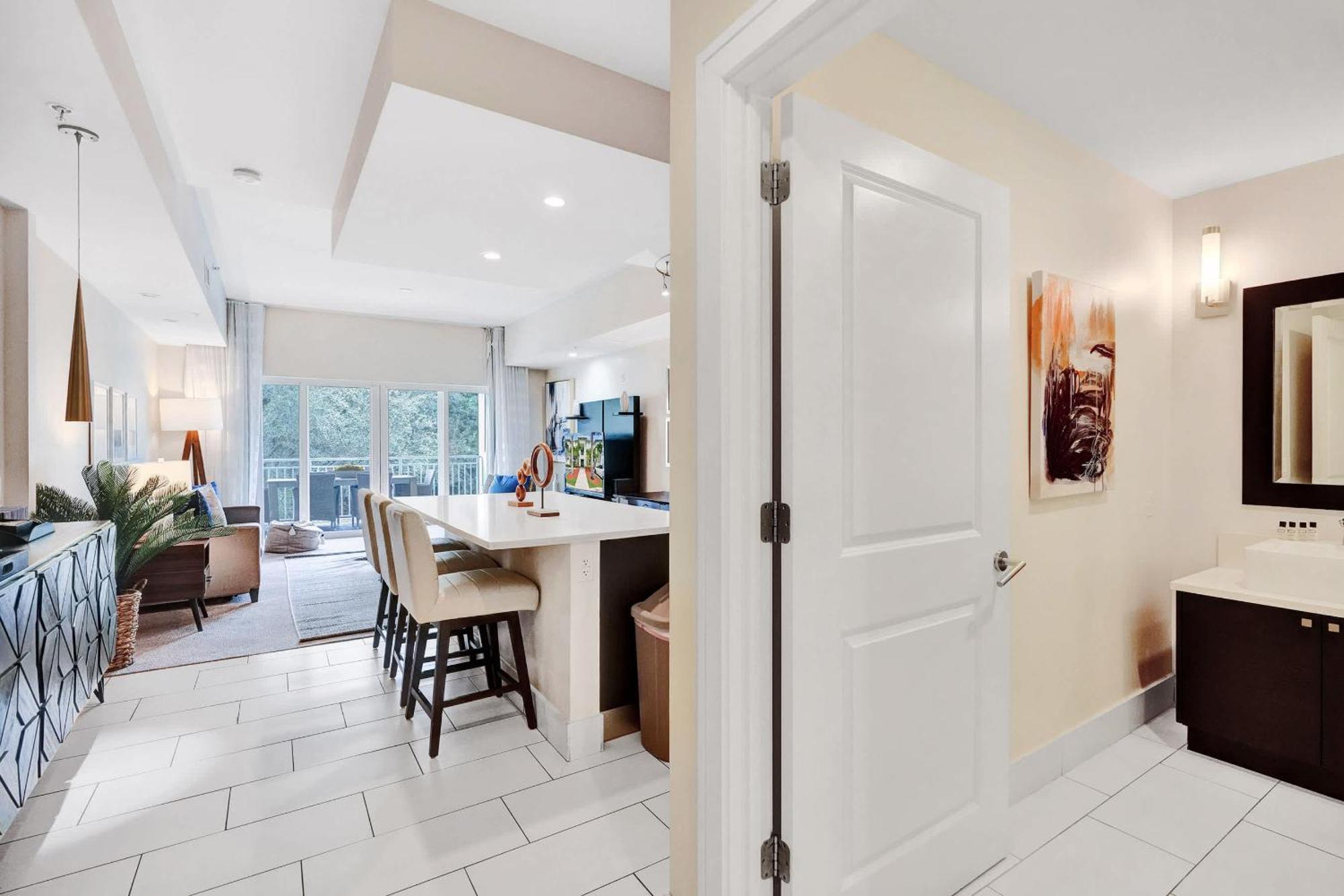 Vista-2 Story W 3bdrms & Golf View Miami